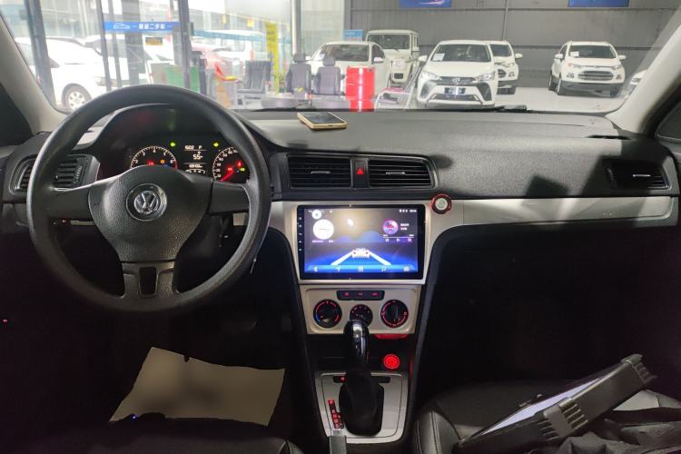 Used Volkswagen Lavida 2017 1.6L Automatic Comfort Edition Center Console