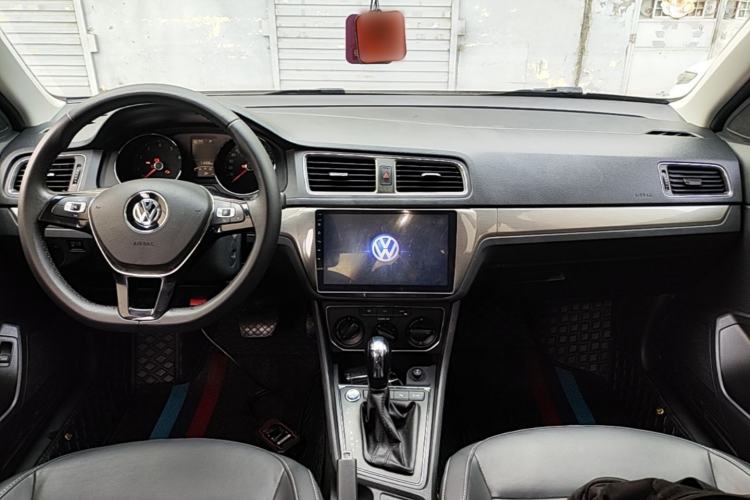 Used Volkswagen Lavida 2017 1.6L Automatic Comfort Edition Center Console