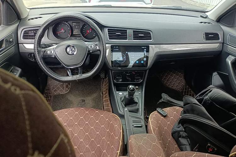 Used Volkswagen Lavida 2017 1.6L Manual Comfort Edition Center Console
