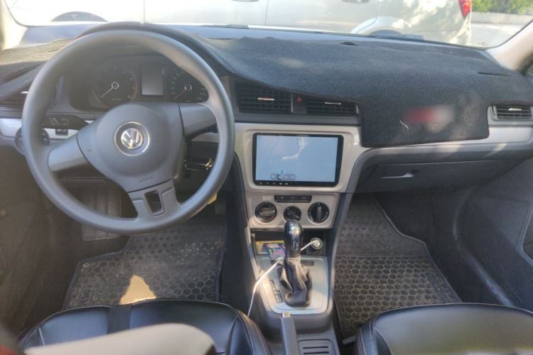 Used Volkswagen Lavida 2017 1.6L Automatic Comfort Edition Center Console