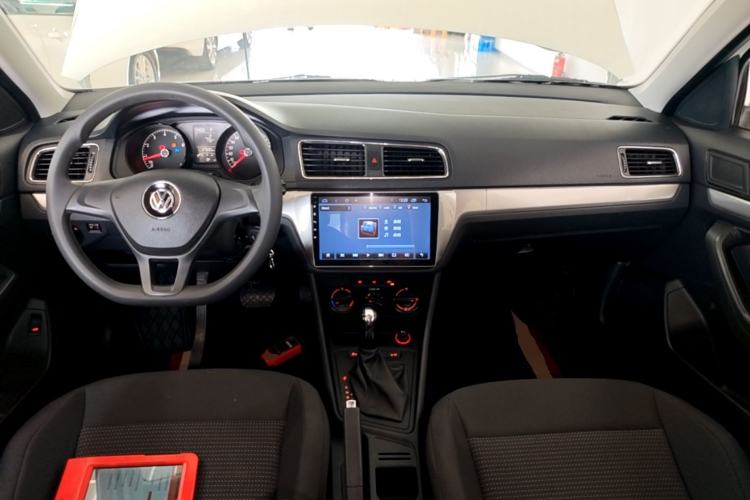 Used Volkswagen Lavida 2017 1.6L Automatic Fashion Edition Center Console