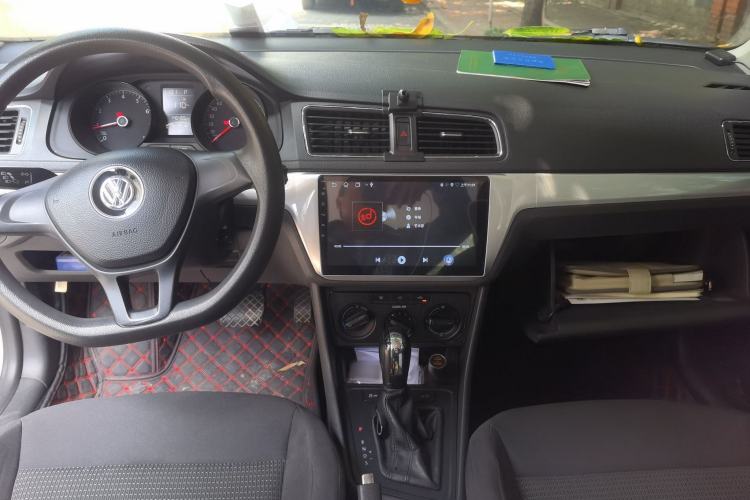 Used Volkswagen Lavida 2017 1.6L Automatic Fashion Edition Center Console