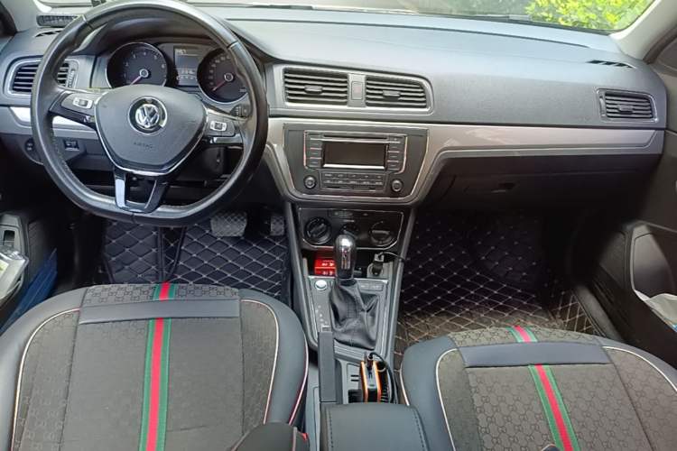Used Volkswagen Lavida 2017 1.6L Automatic Comfort Edition Center Console