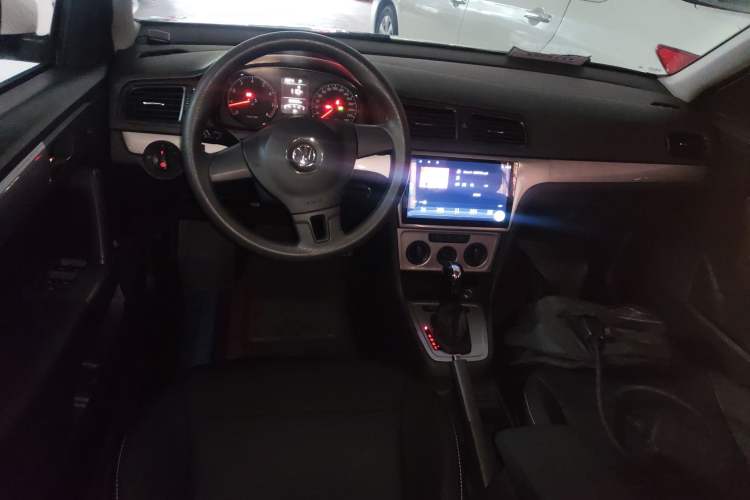 Used Volkswagen Lavida 2017 1.6L Automatic Comfort Edition Center Console