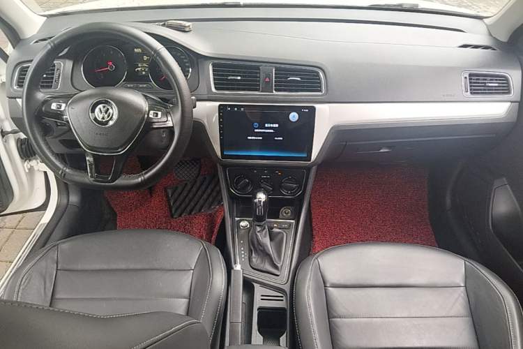 Used Volkswagen Lavida 2017 1.6L Automatic Comfort Edition Center Console