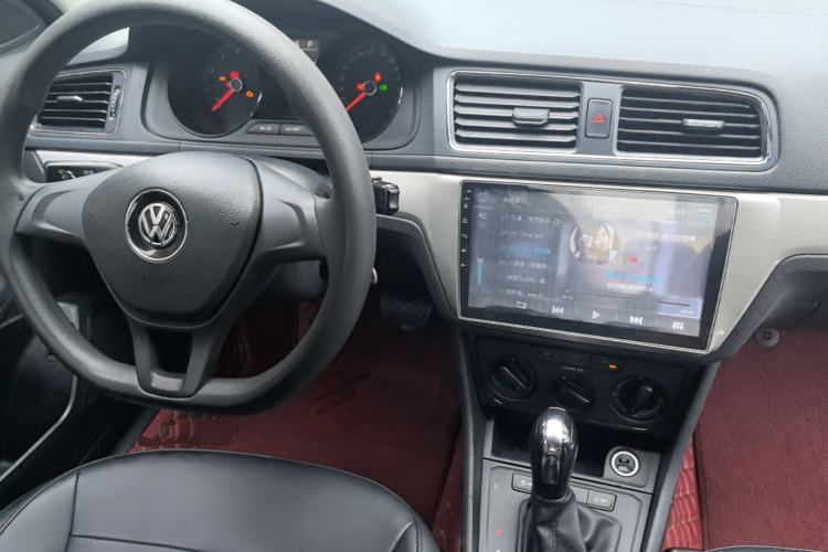 Used Volkswagen Lavida 2017 1.6L Automatic Fashion Edition Center Console