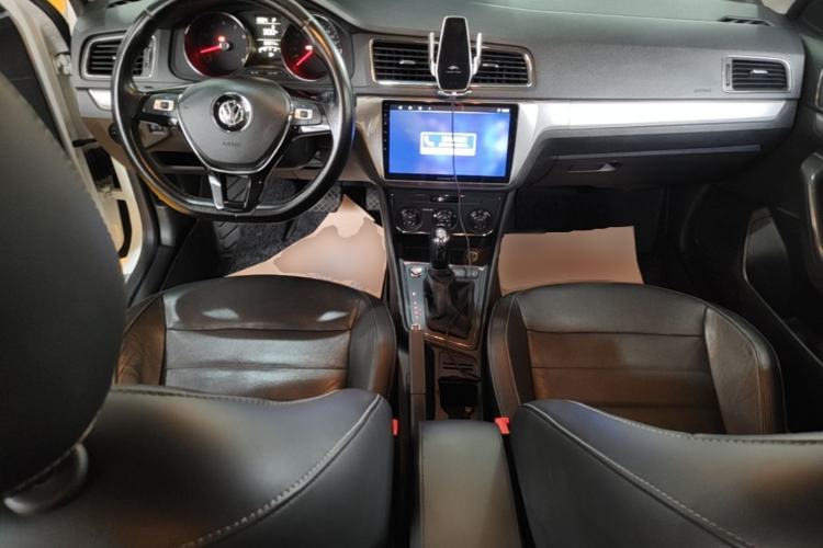 Used Volkswagen Lavida 2017 230TSI DSG Comfort Edition Center Console
