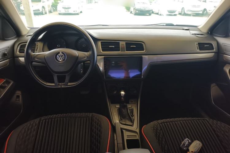 Used Volkswagen Lavida 2017 1.6L Automatic Fashion Edition Center Console