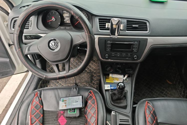 Used Volkswagen Lavida 2017 1.6L Manual Fashion Edition Center Console