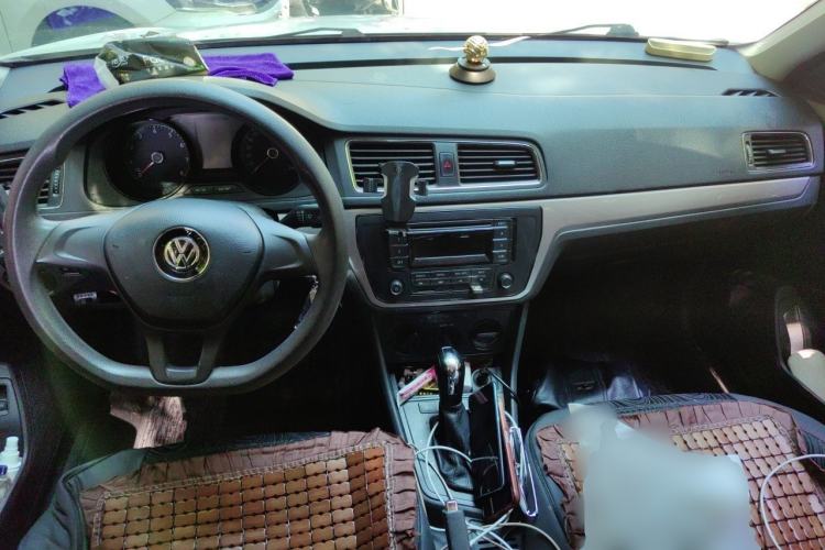 Used Volkswagen Lavida 2017 1.6L Manual Comfort Edition Center Console
