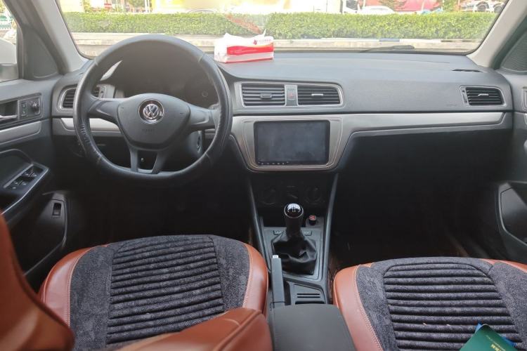 Used Volkswagen Lavida 2017 1.6L Manual Fashion Edition Center Console