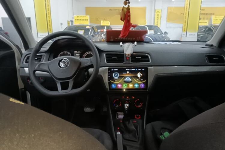Used Volkswagen Lavida 2017 1.6L Automatic Fashion Edition Center Console