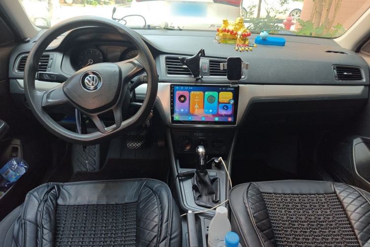 Used Volkswagen Lavida 2017 1.6L Automatic Fashion Edition Center Console