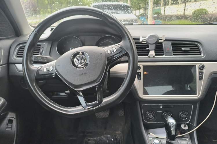 Used Volkswagen Lavida 2017 230TSI DSG Comfort Edition Center Console