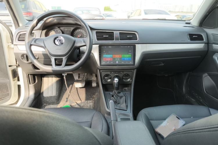 Used Volkswagen Lavida 2017 1.6L Automatic Fashion Edition Center Console