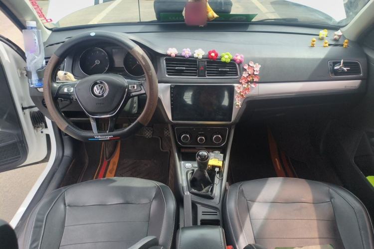 Used Volkswagen Lavida 2017 1.6L Manual Comfort Edition Center Console