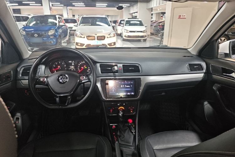Used Volkswagen Lavida 2017 230TSI DSG Comfort Edition Center Console