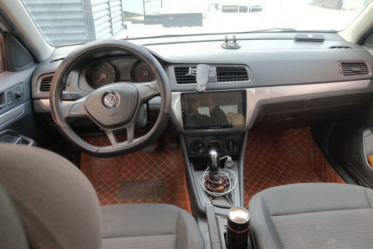 Used Volkswagen Lavida 2017 1.6L Automatic Fashion Edition Center Console