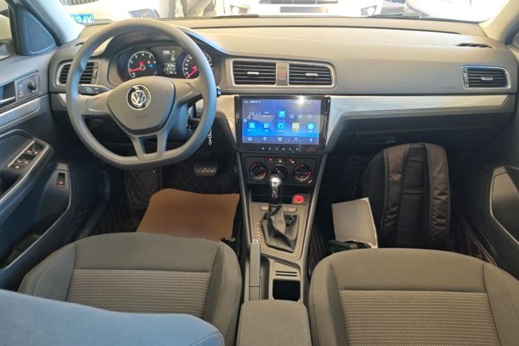 Used Volkswagen Lavida 2017 1.6L Automatic Fashion Edition Center Console