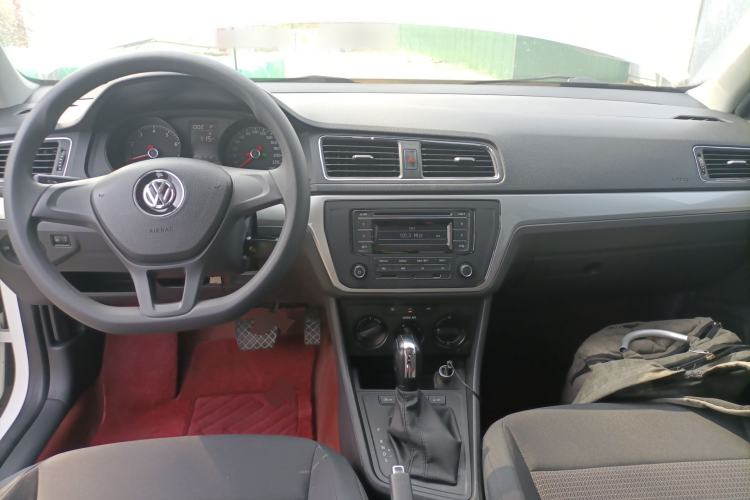 Used Volkswagen Lavida 2017 1.6L Automatic Fashion Edition Center Console