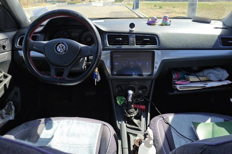 Used Volkswagen Lavida 2017 1.6L Automatic Fashion Edition Center Console