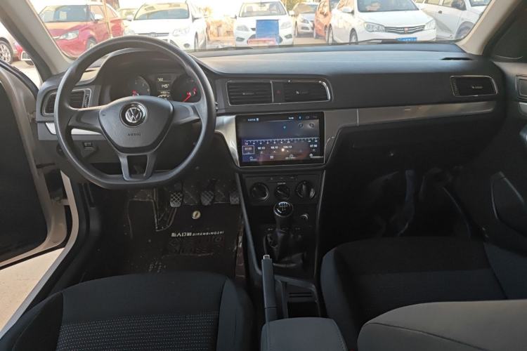 Used Volkswagen Lavida 2017 1.6L Manual Fashion Edition Center Console
