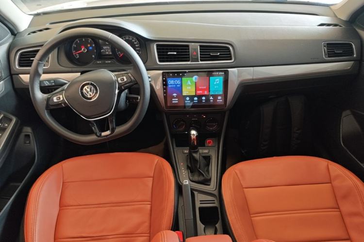 Used Volkswagen Lavida 2017 1.6L Automatic Fashion Edition Center Console