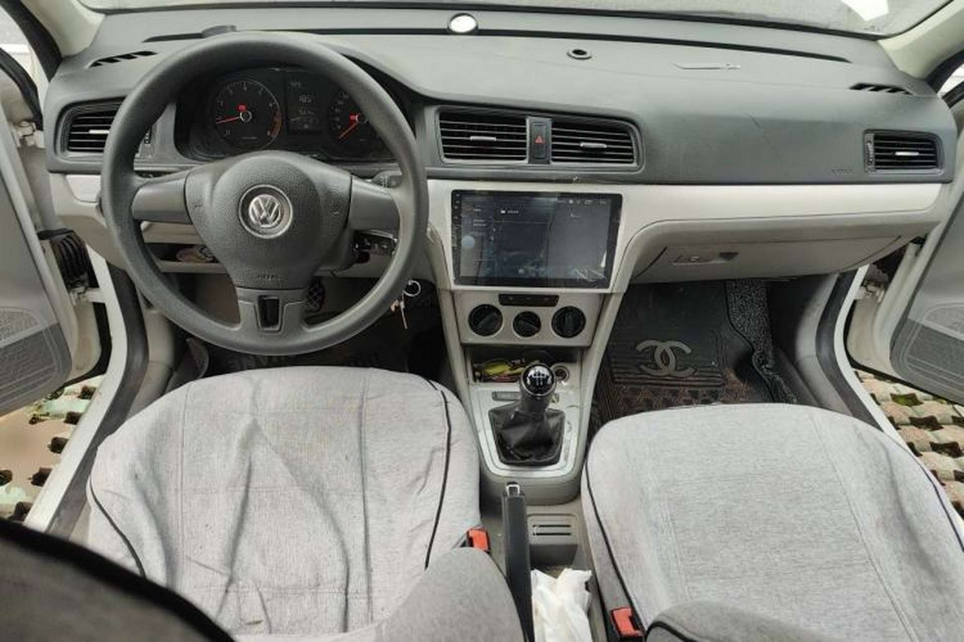 Used Volkswagen Lavida  Center Console