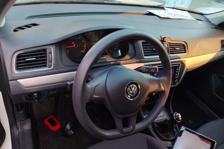 Used Volkswagen Lavida 2017 1.6L Manual Fashion Edition Center Console