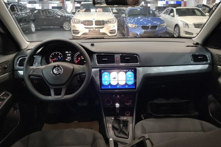 Used Volkswagen Lavida 2017 1.6L Automatic Fashion Edition Center Console