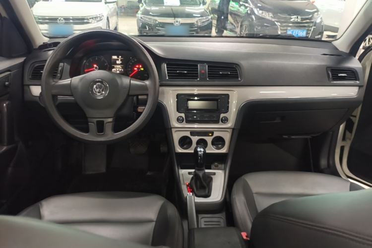 Used Volkswagen Lavida 2017 1.6L Automatic Comfort Edition Center Console