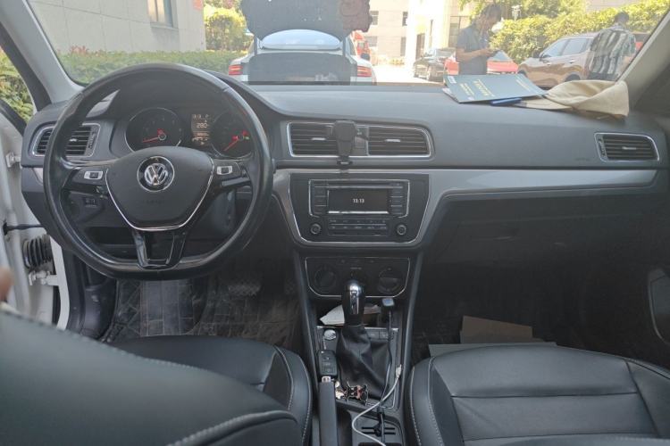 Used Volkswagen Lavida 2017 1.6L Automatic Comfort Edition Center Console