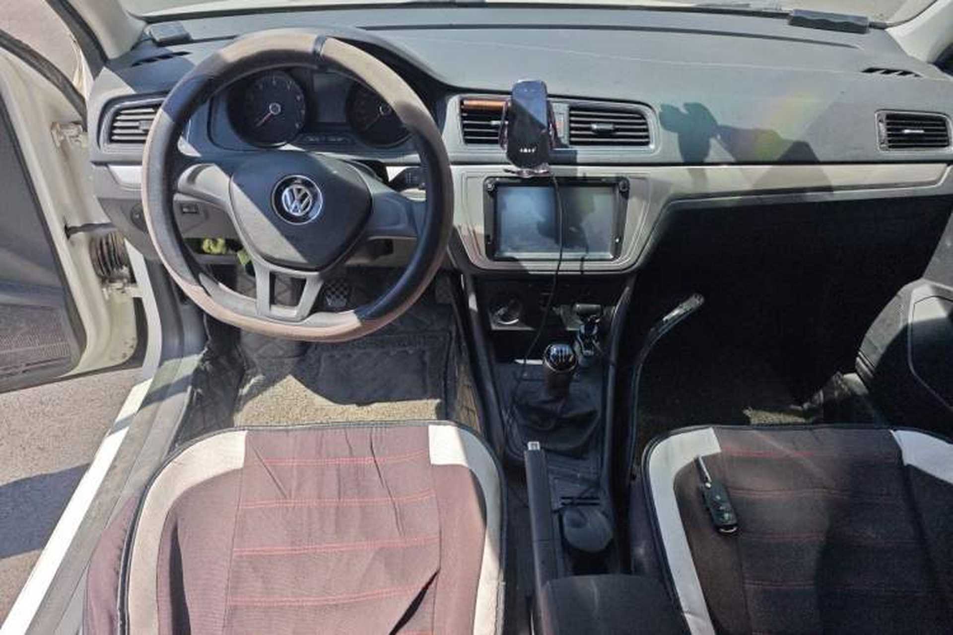 Used Volkswagen Lavida 2017 1.6L Manual Fashion Edition Center Console