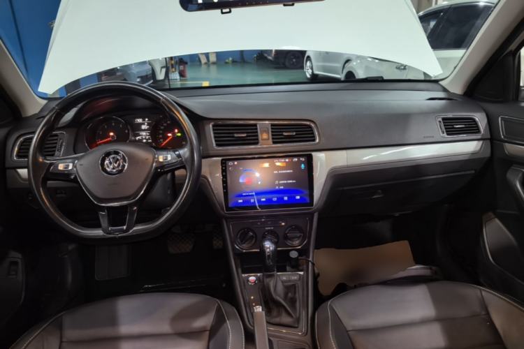Used Volkswagen Lavida 2017 1.6L Automatic Comfort Edition Center Console
