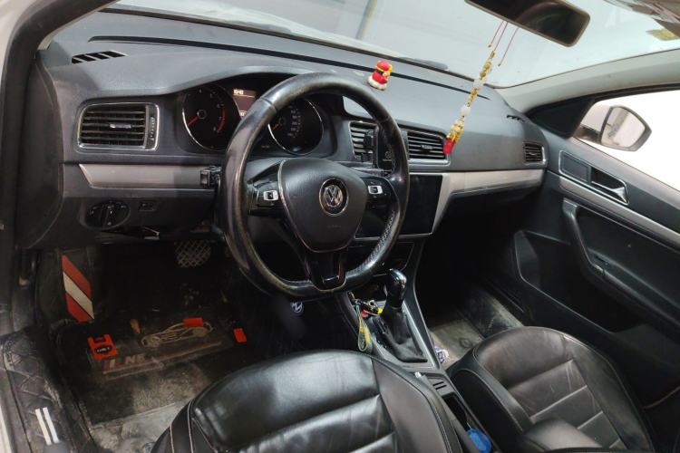 Used Volkswagen Lavida 2017 1.6L Automatic Comfort Edition Center Console