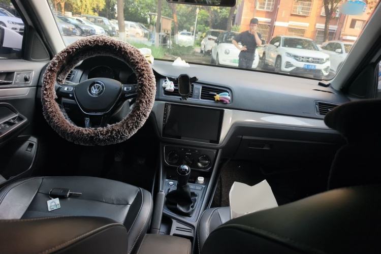 Used Volkswagen Lavida 2017 1.6L Manual Comfort Edition Center Console
