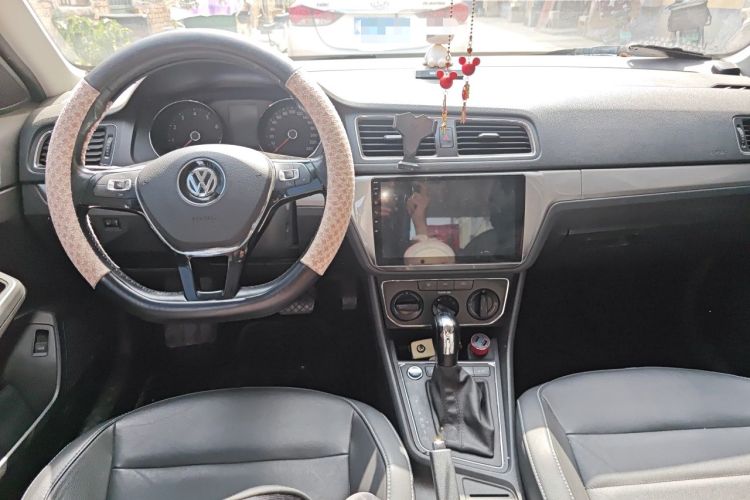 Used Volkswagen Lavida 2017 1.6L Automatic Comfort Edition Center Console
