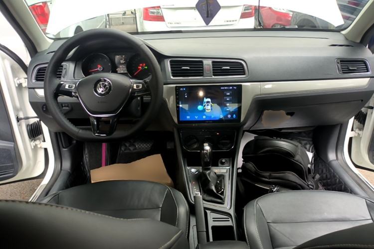 Used Volkswagen Lavida 2017 1.6L Automatic Comfort Edition Center Console