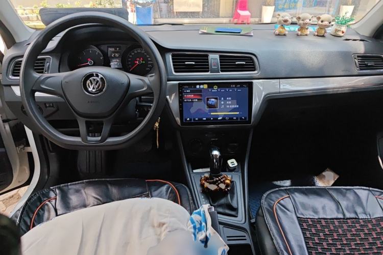 Used Volkswagen Lavida 2017 1.6L Automatic Fashion Edition Center Console