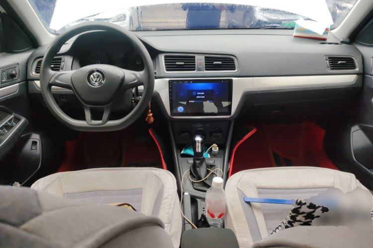 Used Volkswagen Lavida 2017 1.6L Automatic Fashion Edition Center Console
