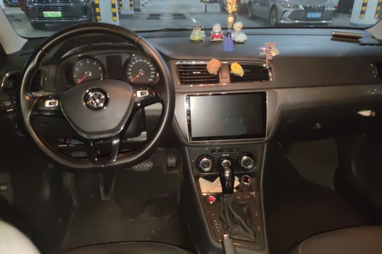 Used Volkswagen Lavida 2017 1.6L Automatic Comfort Edition Center Console