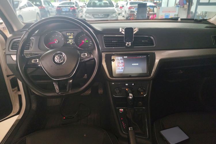 Used Volkswagen Lavida 2017 230TSI DSG Comfort Edition Center Console