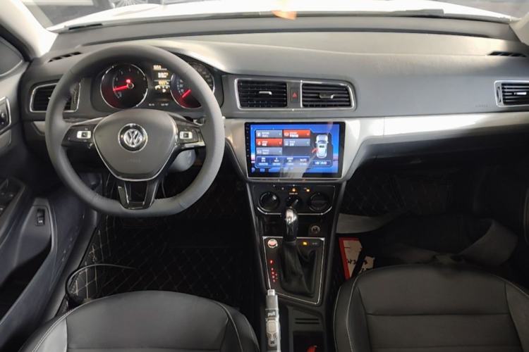 Used Volkswagen Lavida 2017 1.6L Automatic Comfort Edition Center Console
