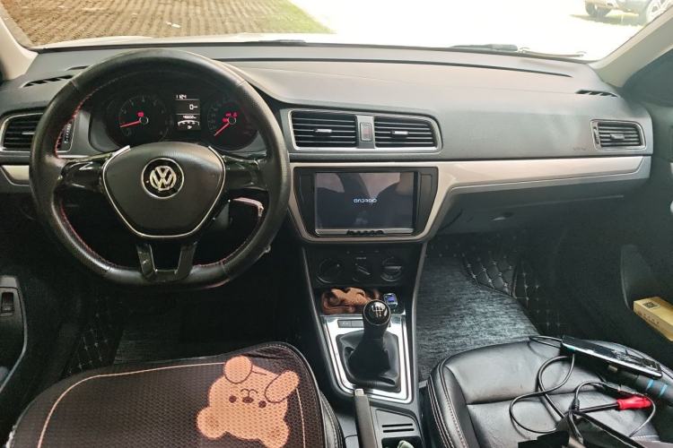 Used Volkswagen Lavida 2017 1.6L Manual Fashion Edition Center Console