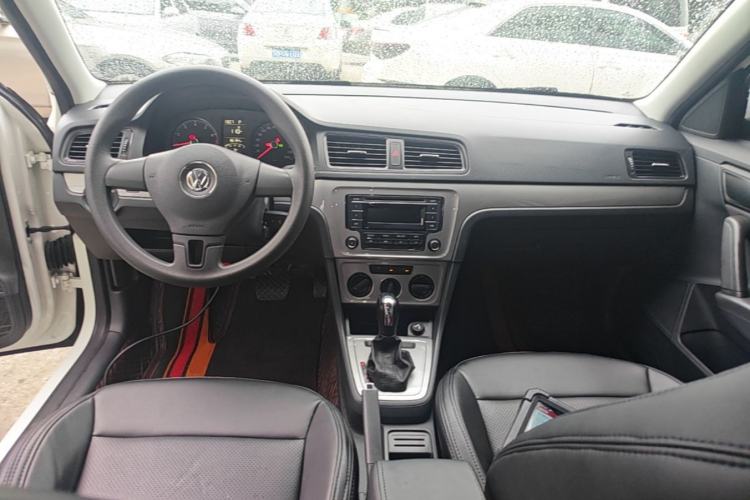 Used Volkswagen Lavida 2017 1.6L Automatic Comfort Edition Center Console