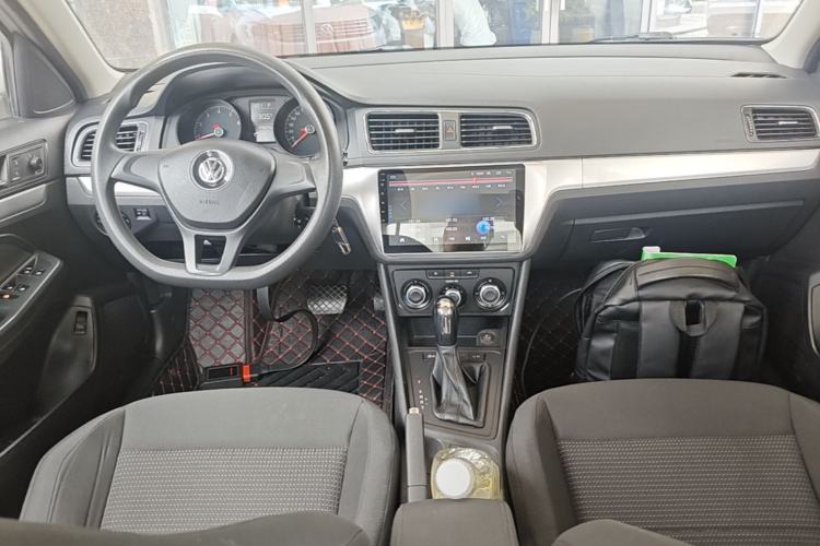 Used Volkswagen Lavida 2017 1.6L Automatic Fashion Edition Center Console