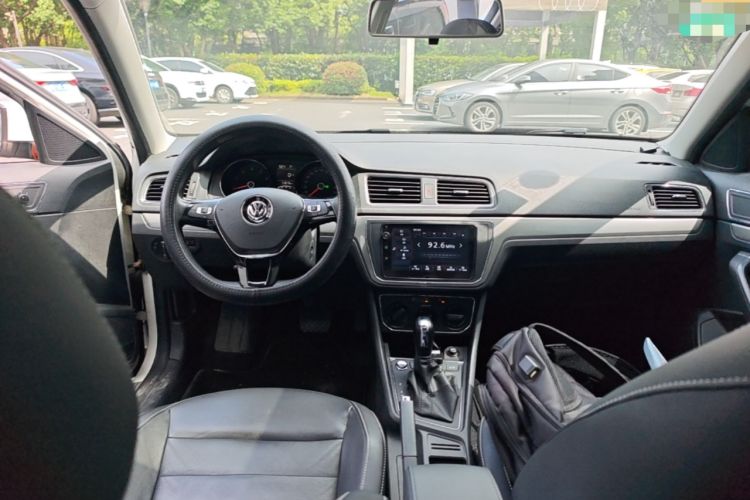 Used Volkswagen Lavida 2017 1.6L Automatic Comfort Edition Center Console