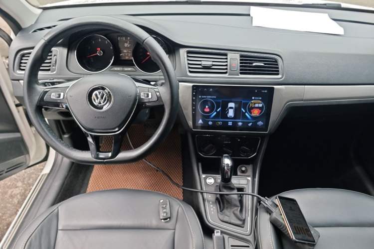 Used Volkswagen Lavida 2017 1.6L Automatic Comfort Edition Center Console