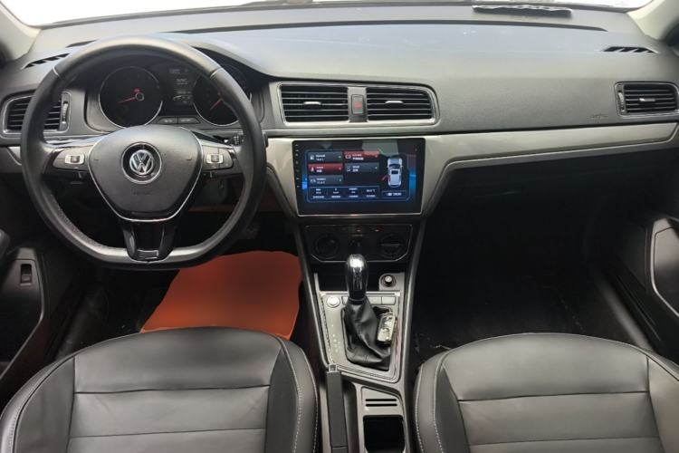 Used Volkswagen Lavida 2017 1.6L Automatic Comfort Edition Center Console
