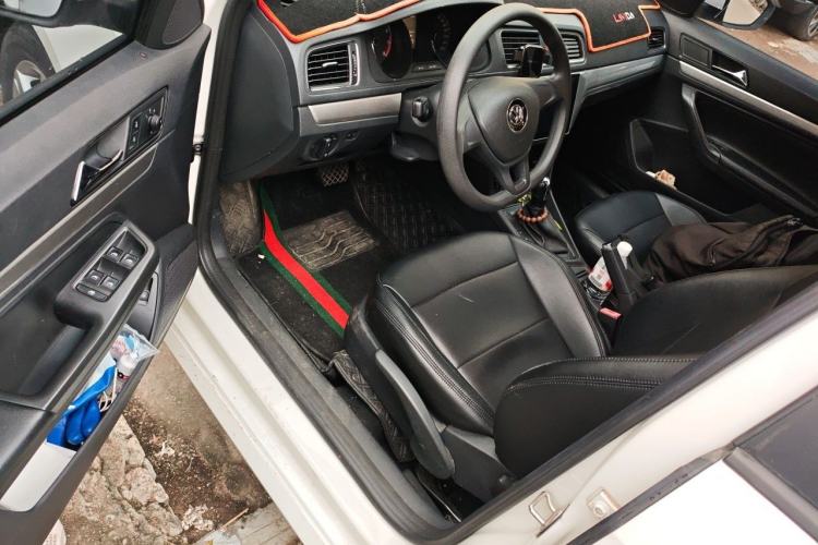 Used Volkswagen Lavida 2017 1.6L Automatic Fashion Edition Driver Seat